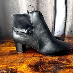 EAST 5TH womens ankle boot SZ 12W black leather upper 2 " heel memory foam NEW